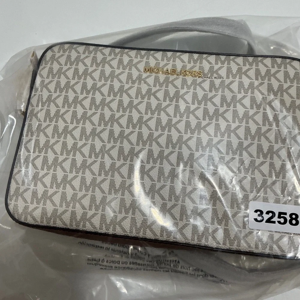 Michael Kors Jet Set Large East West Crossbody Bag Vanilla Acorn Logo 35F8GTTC3B